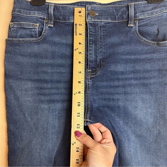 Lane Bryant High Rise Girlfriend Straight Jeans Flexmagic Waistband Crop 14 - Picture 14 of 16